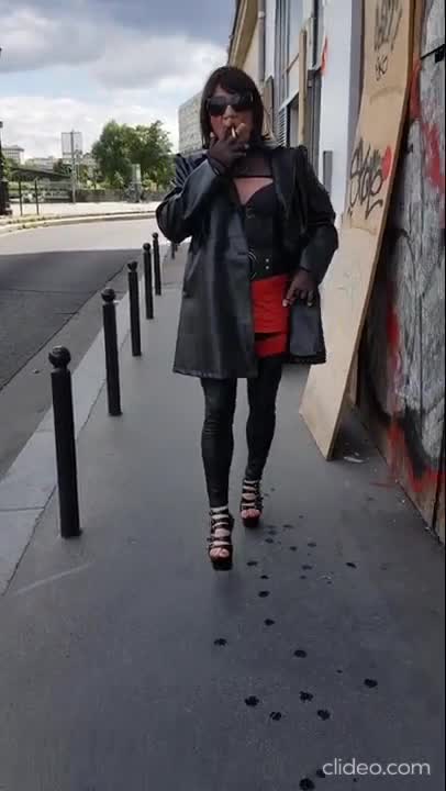 transsexual walk with wiz outdoor in paris